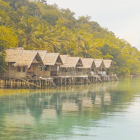 Meos Ambower Homestay Raja Ampat Fam Buitenkant foto