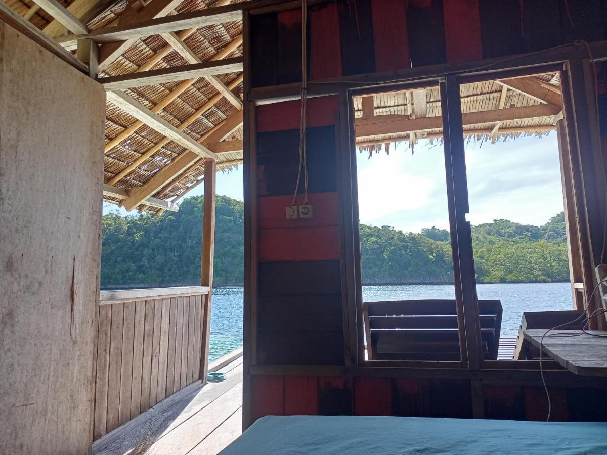 Meos Ambower Homestay Raja Ampat Fam Buitenkant foto