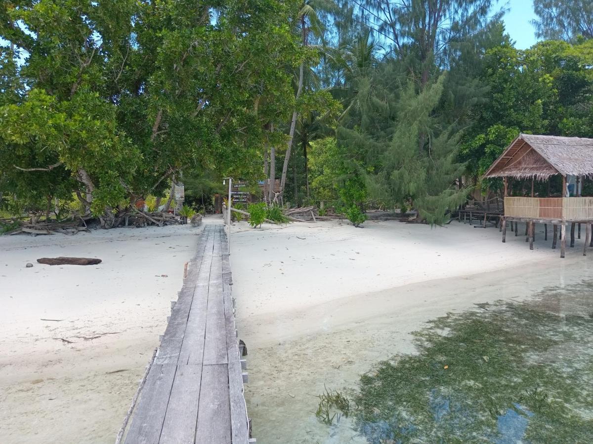 Meos Ambower Homestay Raja Ampat Fam Buitenkant foto