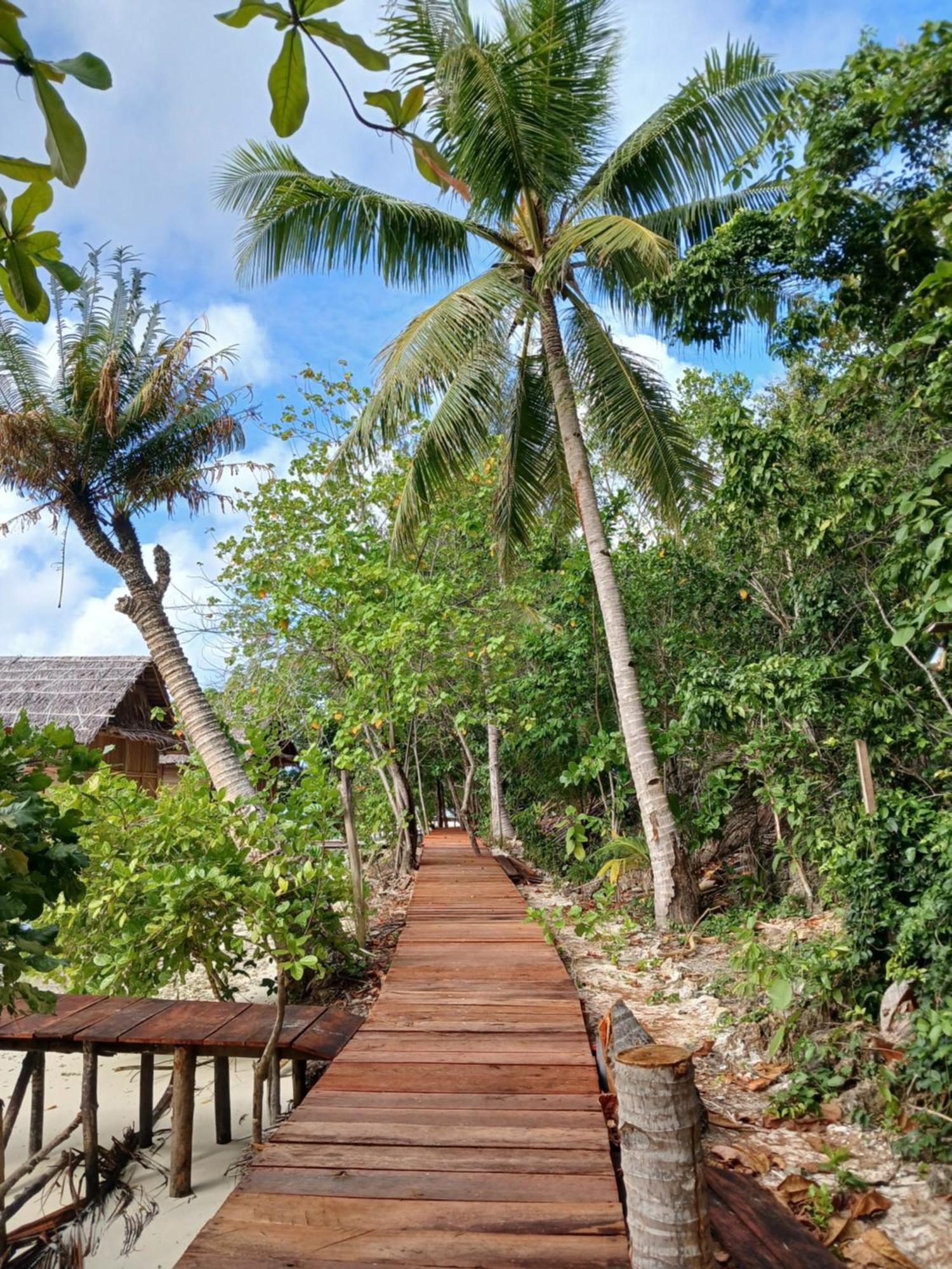 Meos Ambower Homestay Raja Ampat Fam Buitenkant foto