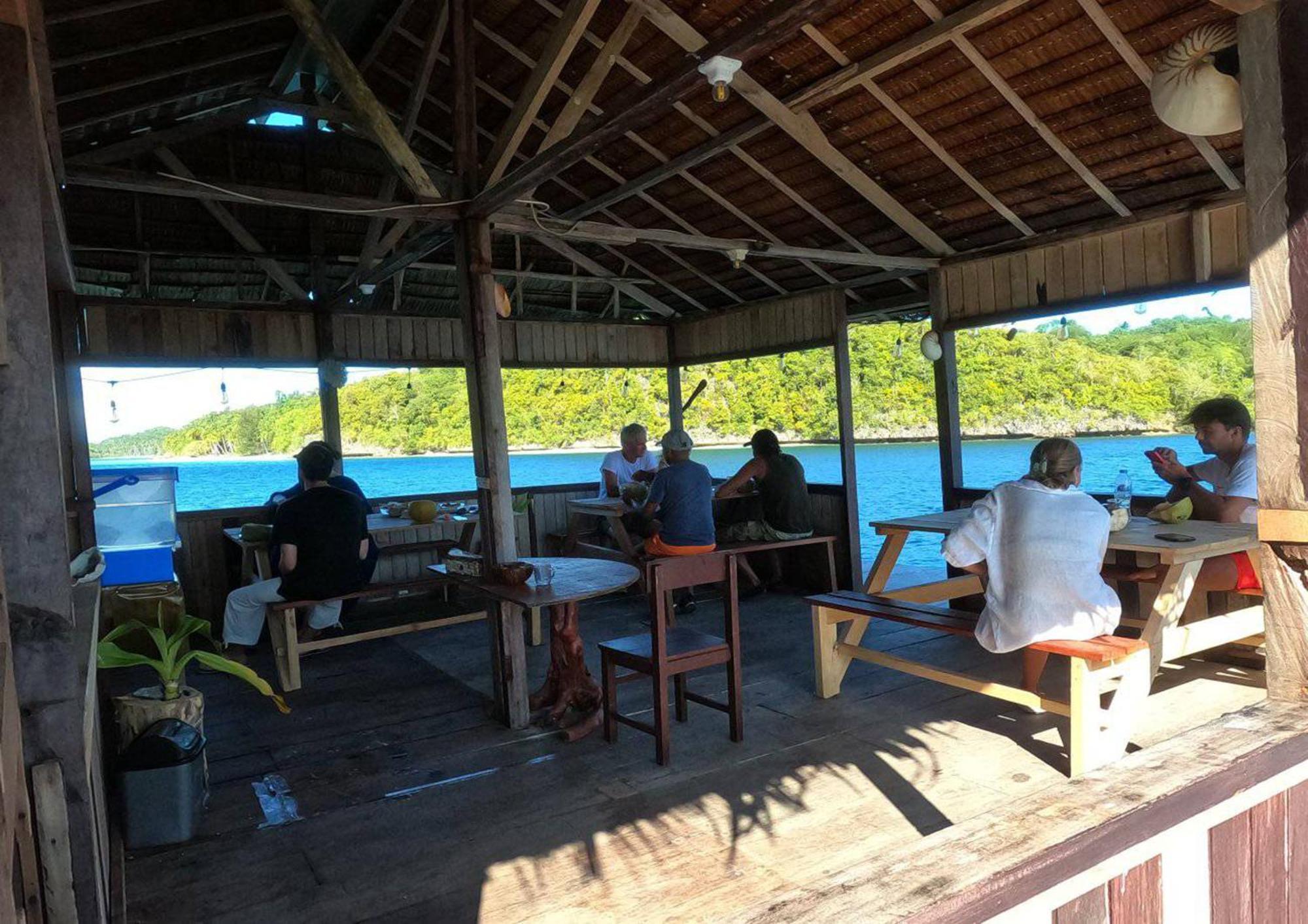 Meos Ambower Homestay Raja Ampat Fam Buitenkant foto