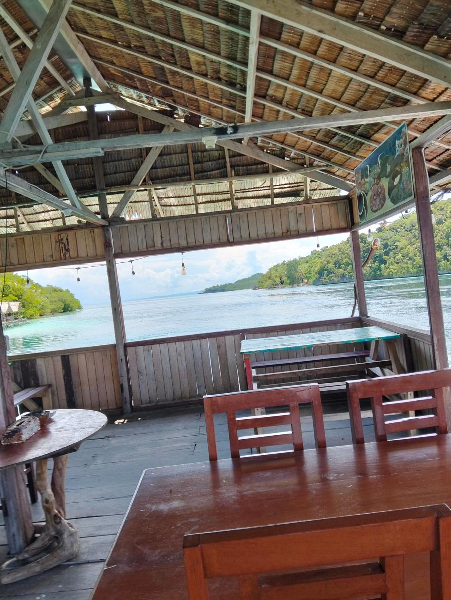 Meos Ambower Homestay Raja Ampat Fam Buitenkant foto