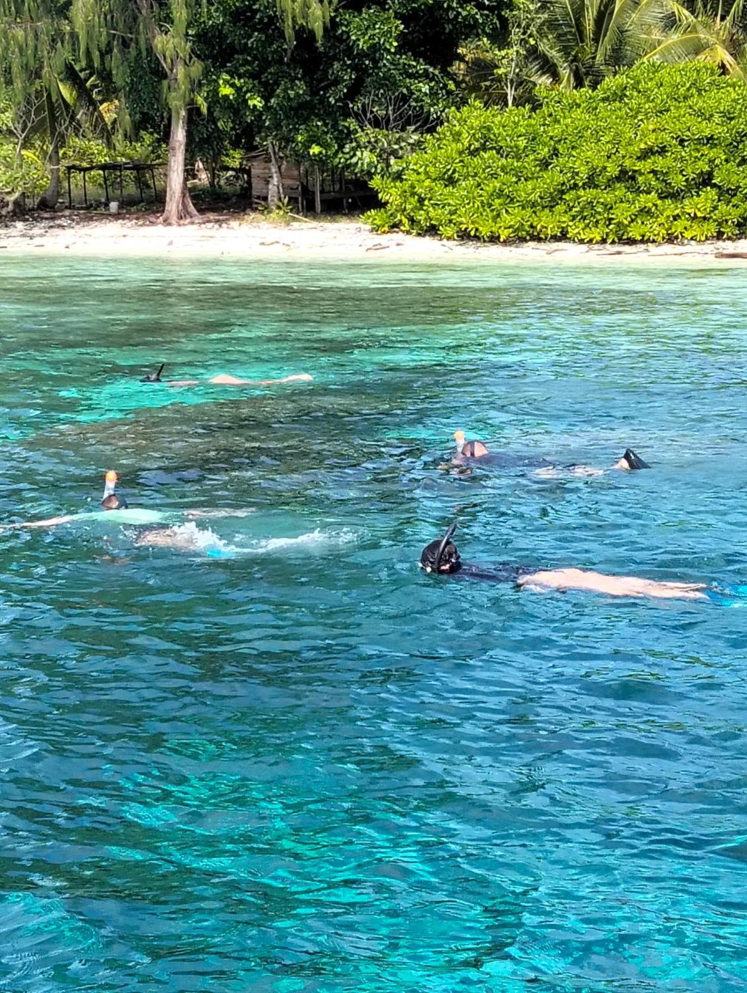 Meos Ambower Homestay Raja Ampat Fam Buitenkant foto