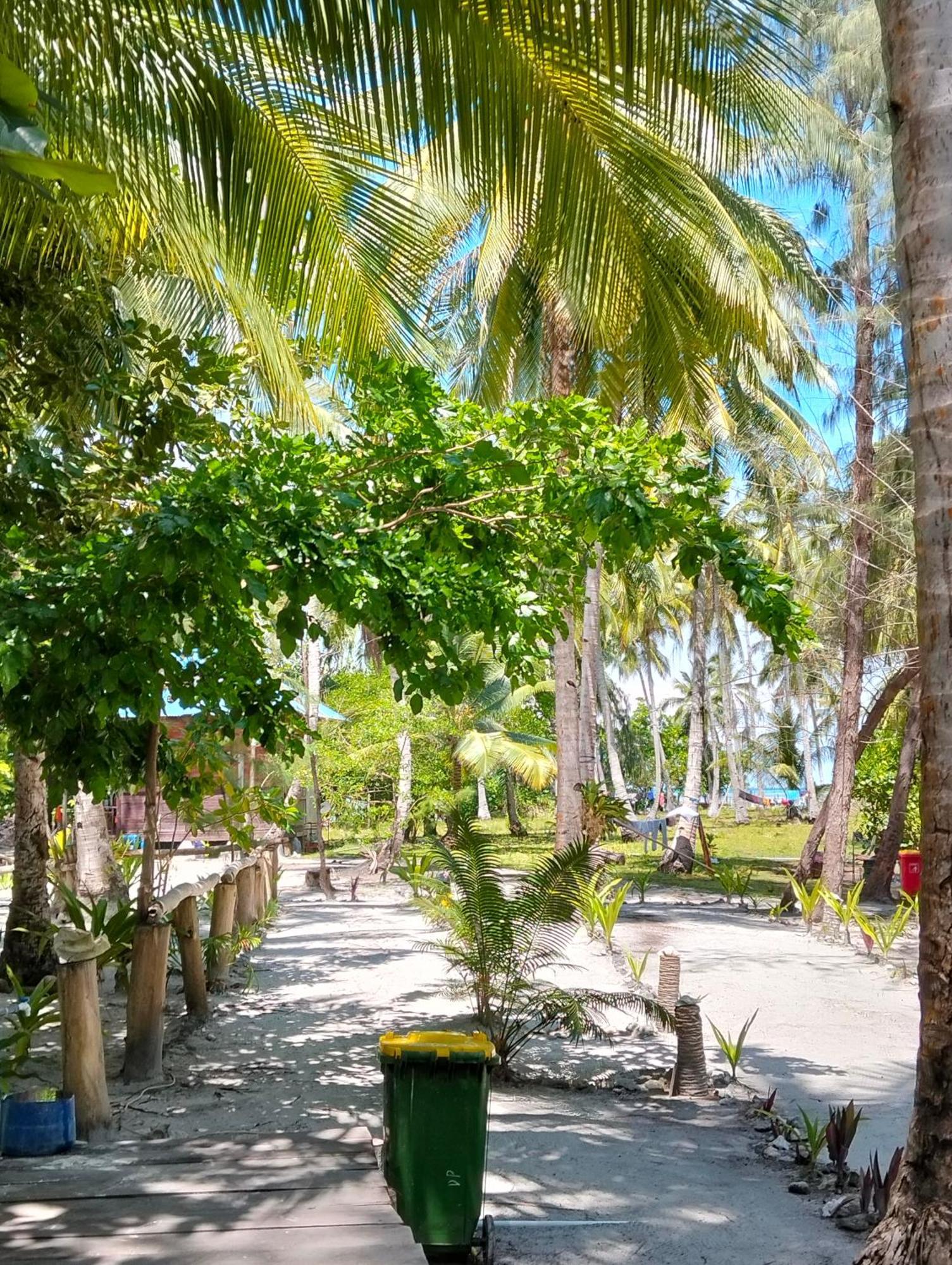 Meos Ambower Homestay Raja Ampat Fam Buitenkant foto